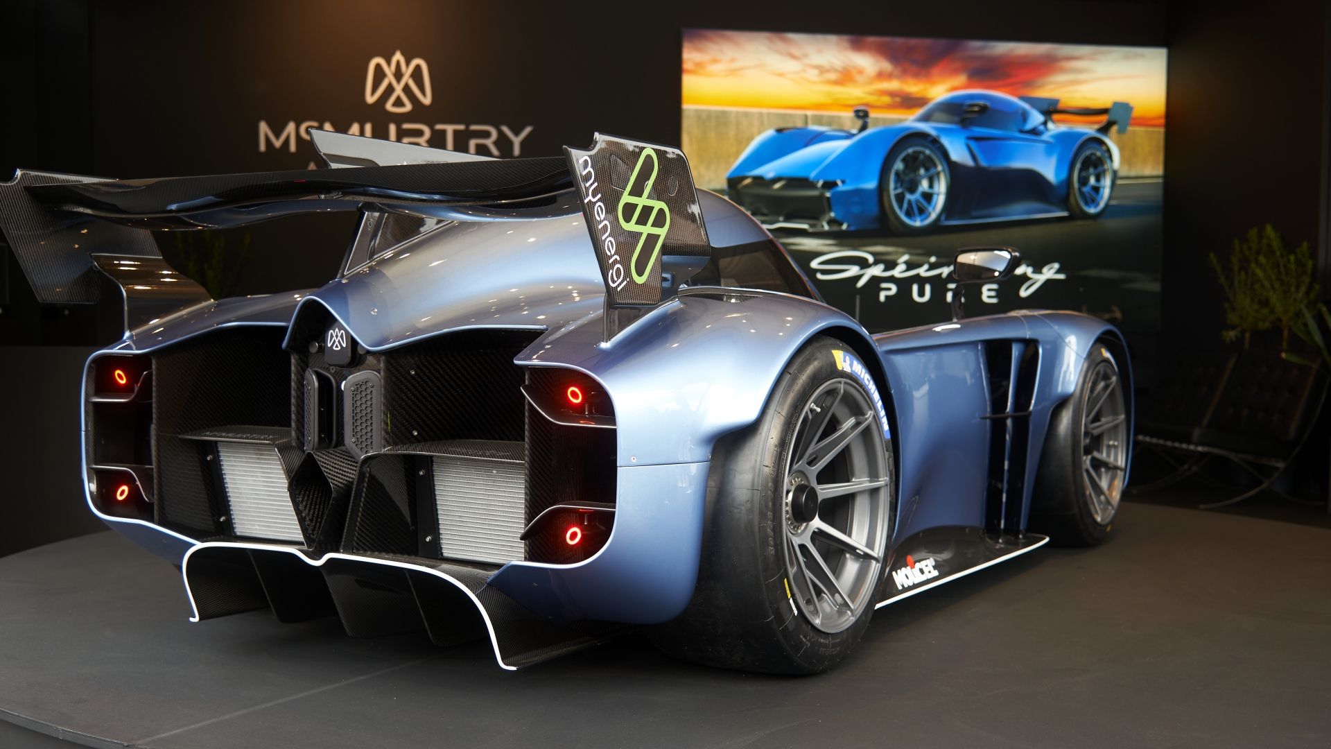 Foto traseira 3/4 de um McMurtry Spéirling Pure Prototype