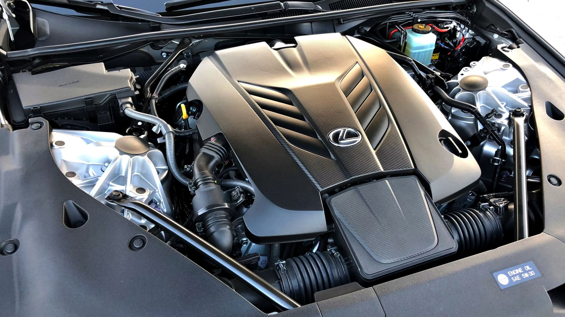 2018 Lexus LC500 V-8 engine