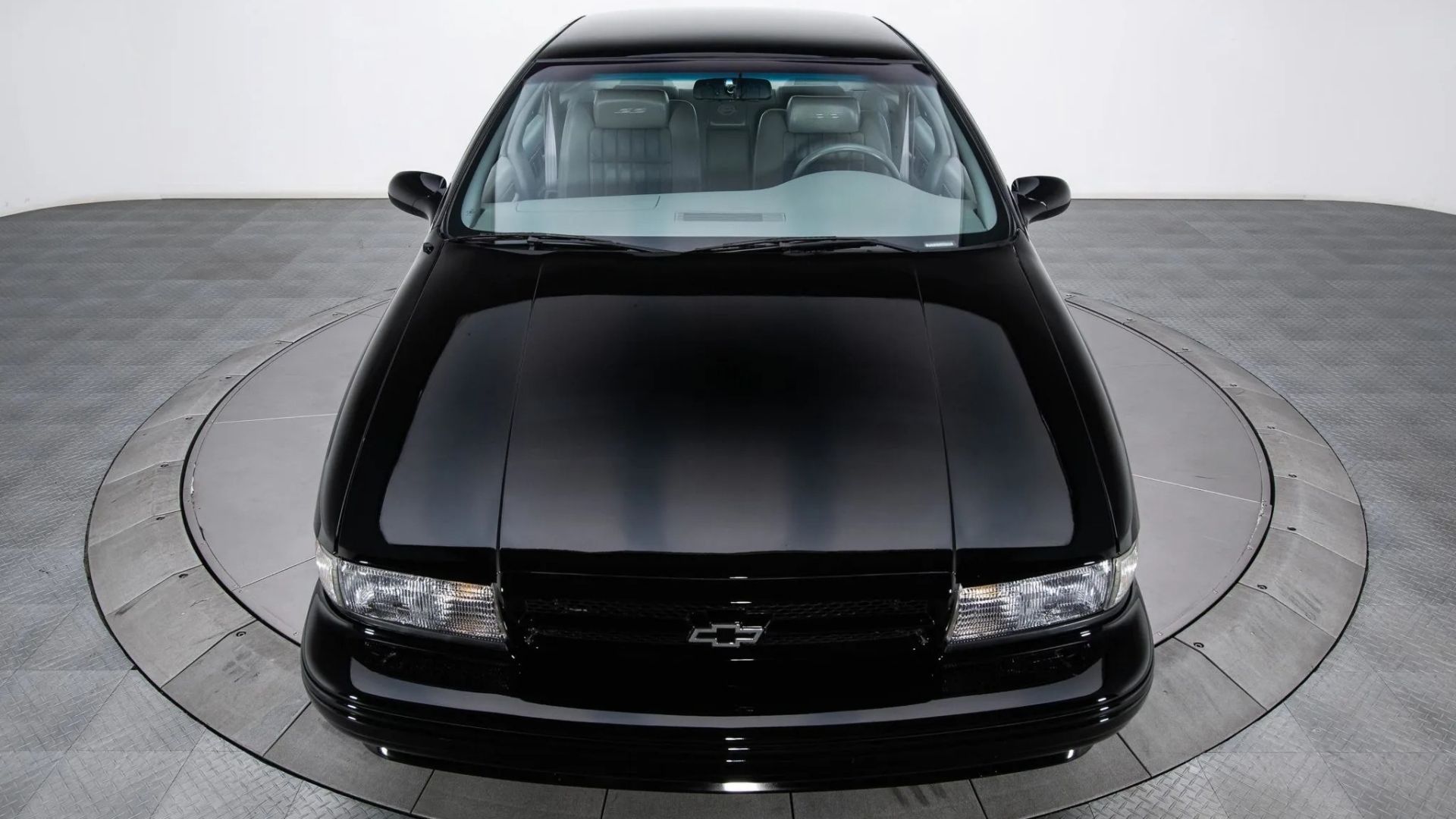Chevrolet Impala SS preto 1996