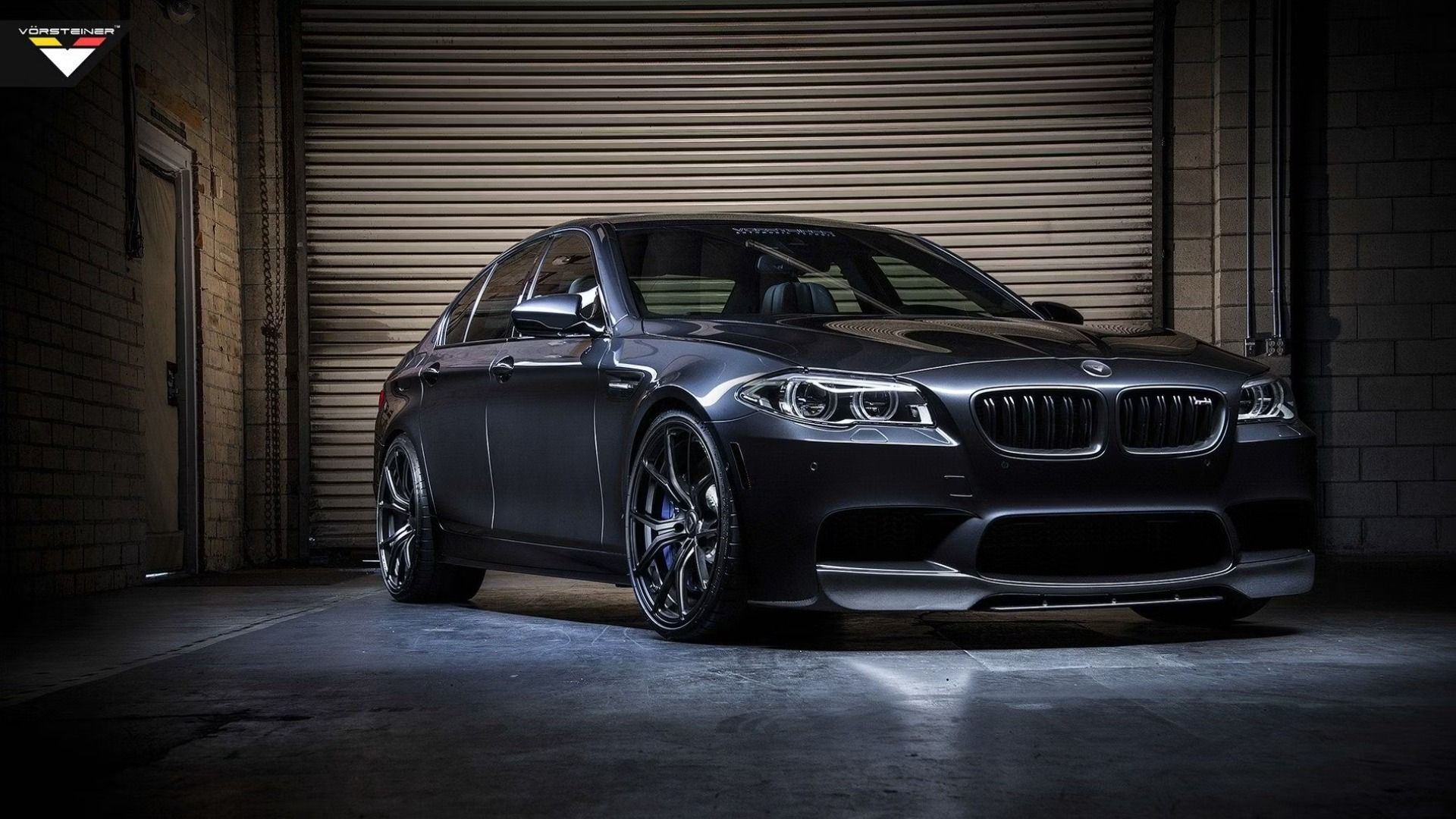 Foto frontal direita do BMW M5 2014 de Vorsteiner