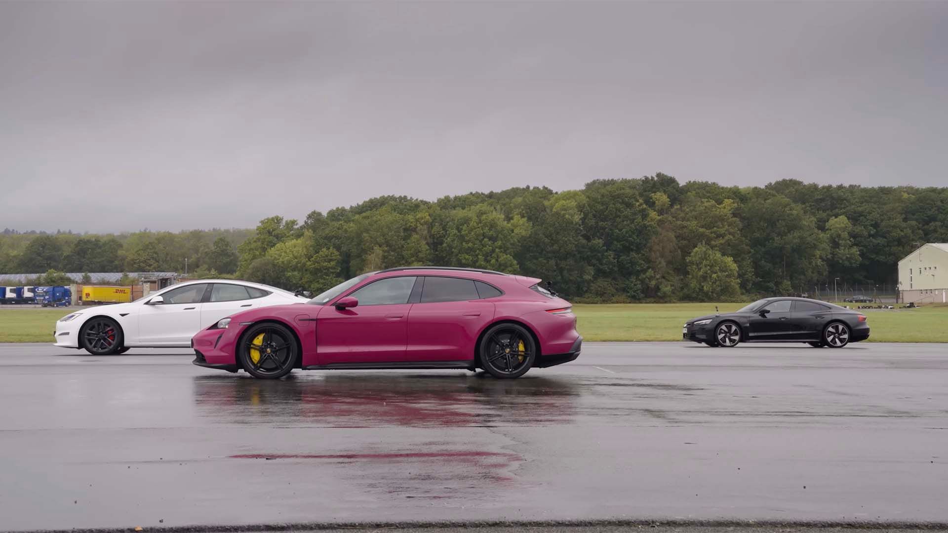 Tesla Model S Plaid com Track Package desafiando um Porsche Taycan Turbo S e Audi RS e-tron GT