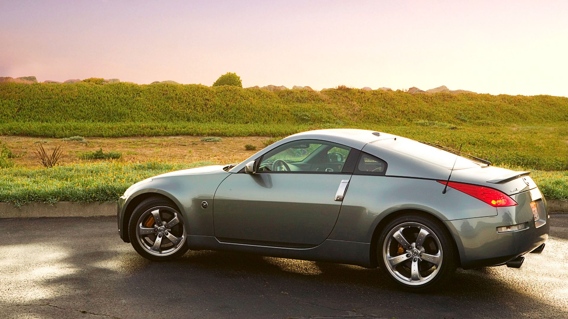 2008 Nissan 350z profile shot