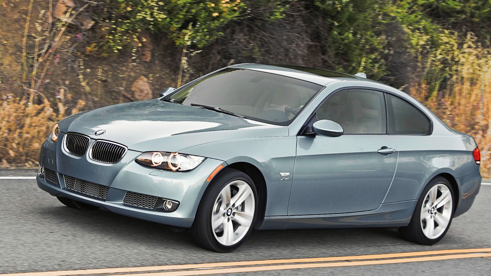 2010 BMW 335i xDrive action shot
