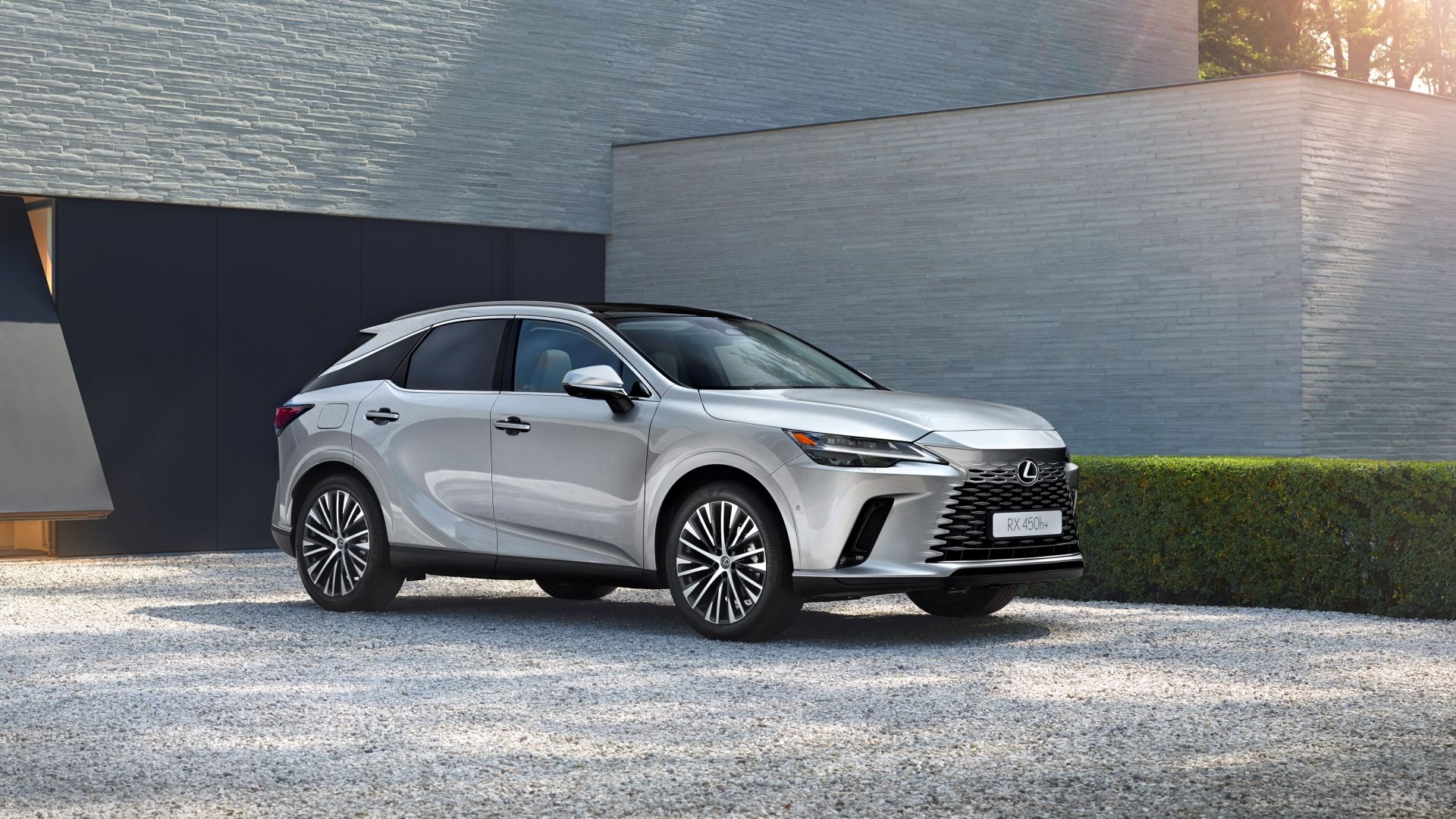 2023 Lexus RX 450 Hybrid Plug-In front 3/4 exterior shot