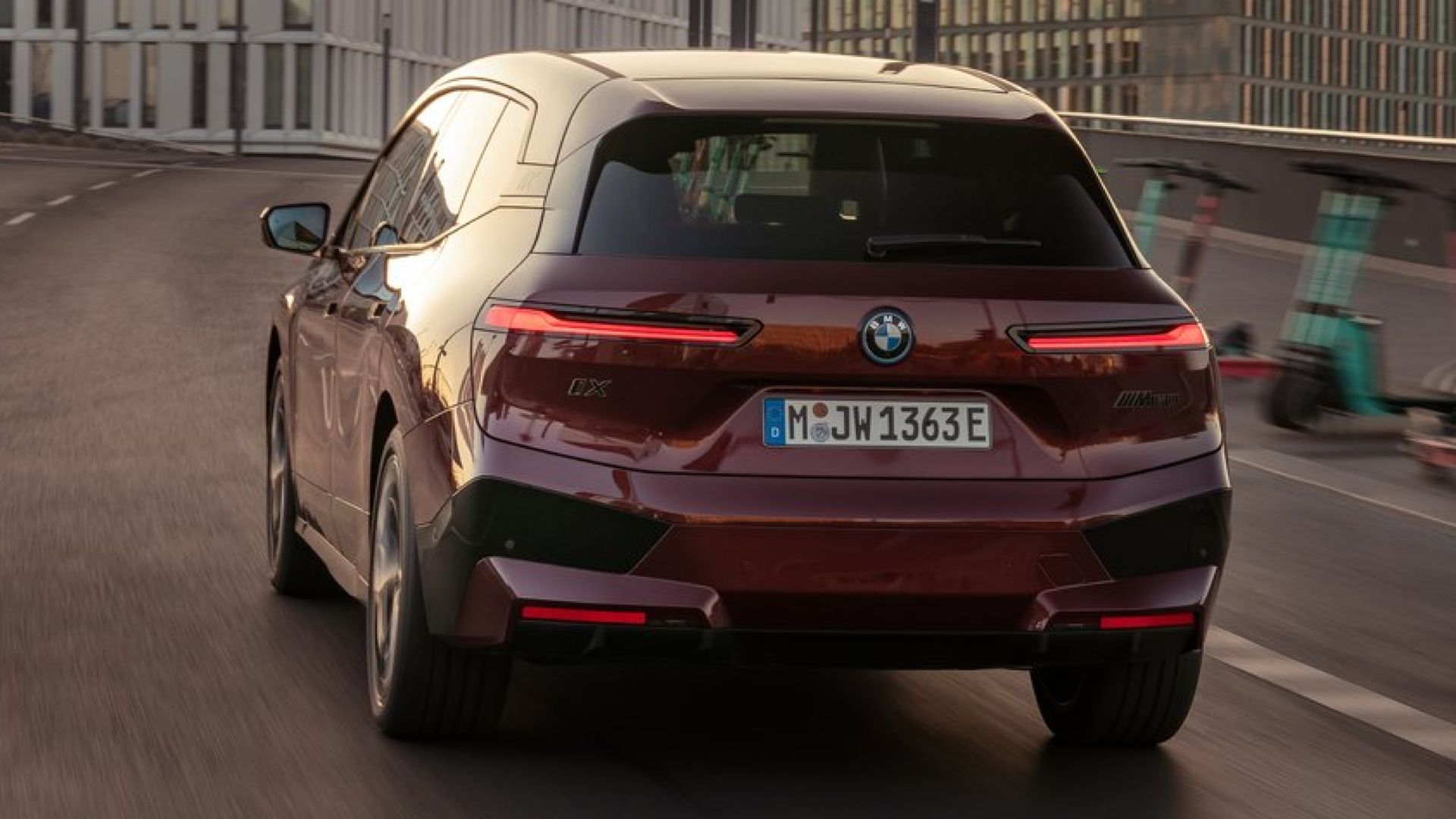 Hybrid Cars Vs. Electric Cars: 10 Major Differences