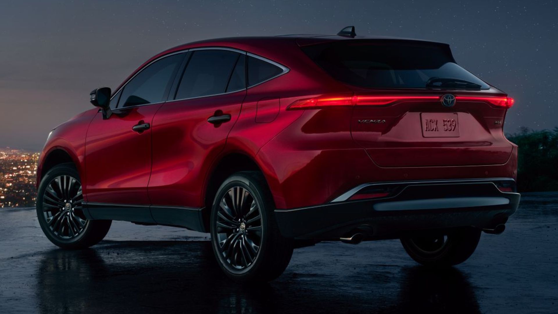 2024 Toyota Venza Posing in front of city view