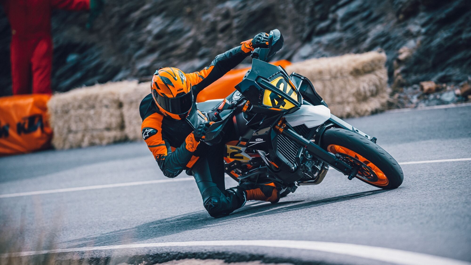 Official Video of New KTM 790 Duke - Maxabout News