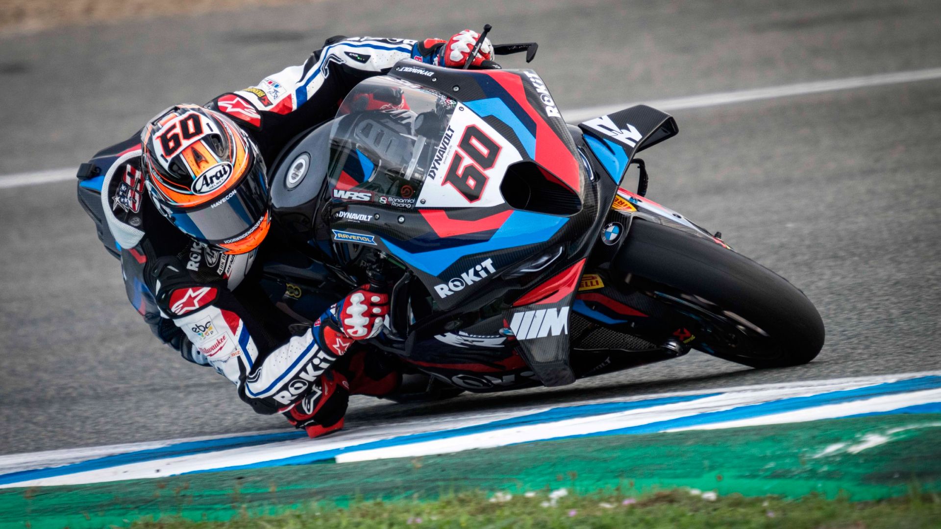 BMW-1000-RR-leaning-into-corner