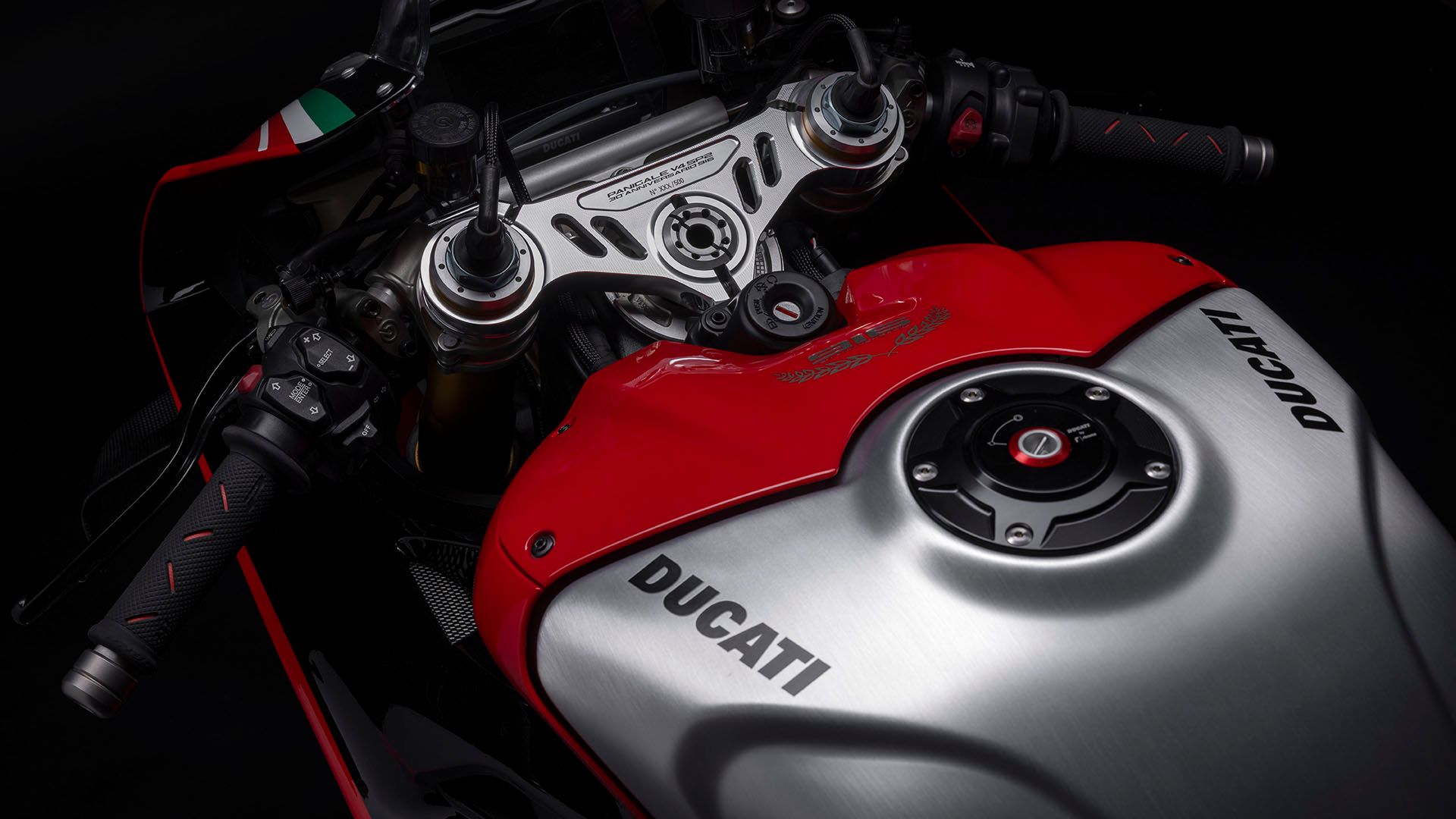 2024 Ducati Panigale V4 SP2 30th Anniversario 916 View Of Tank, Cover and Cockpit