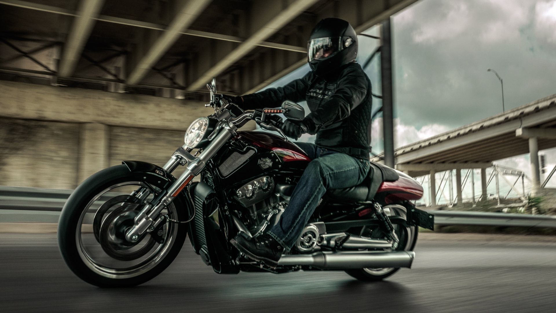 Harley-Davidson-V-Rod Muscle side left shot