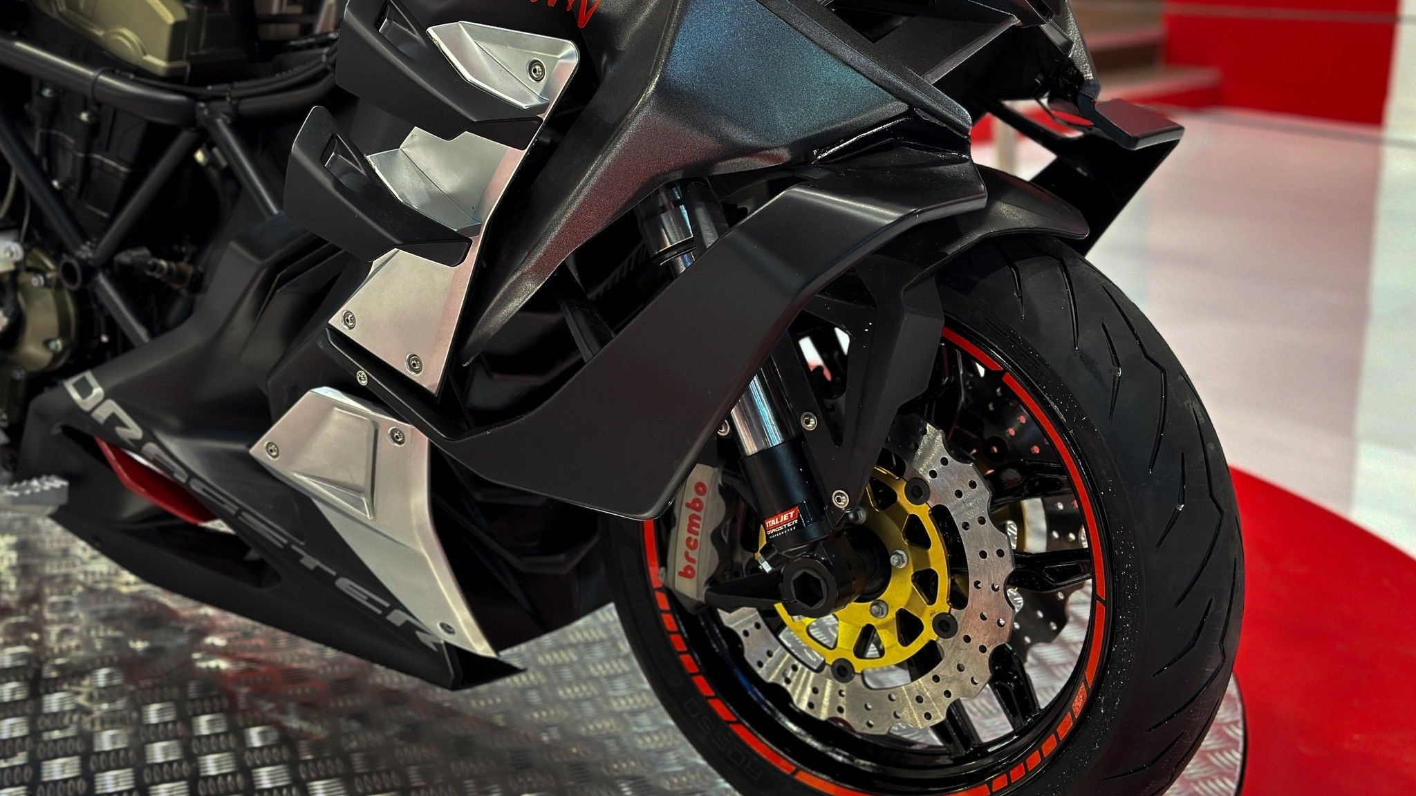 This Scooter Can Smoke The Kawasaki Ninja 500!