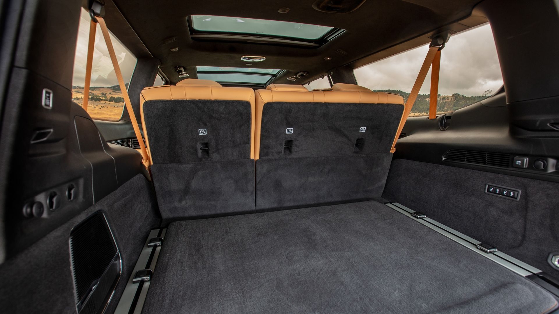 2023 Jeep Grand Wagoneer L trunk