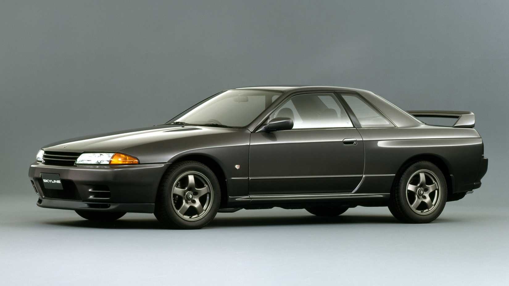 Gray 1989 Nissan Skyline R32 GT-R