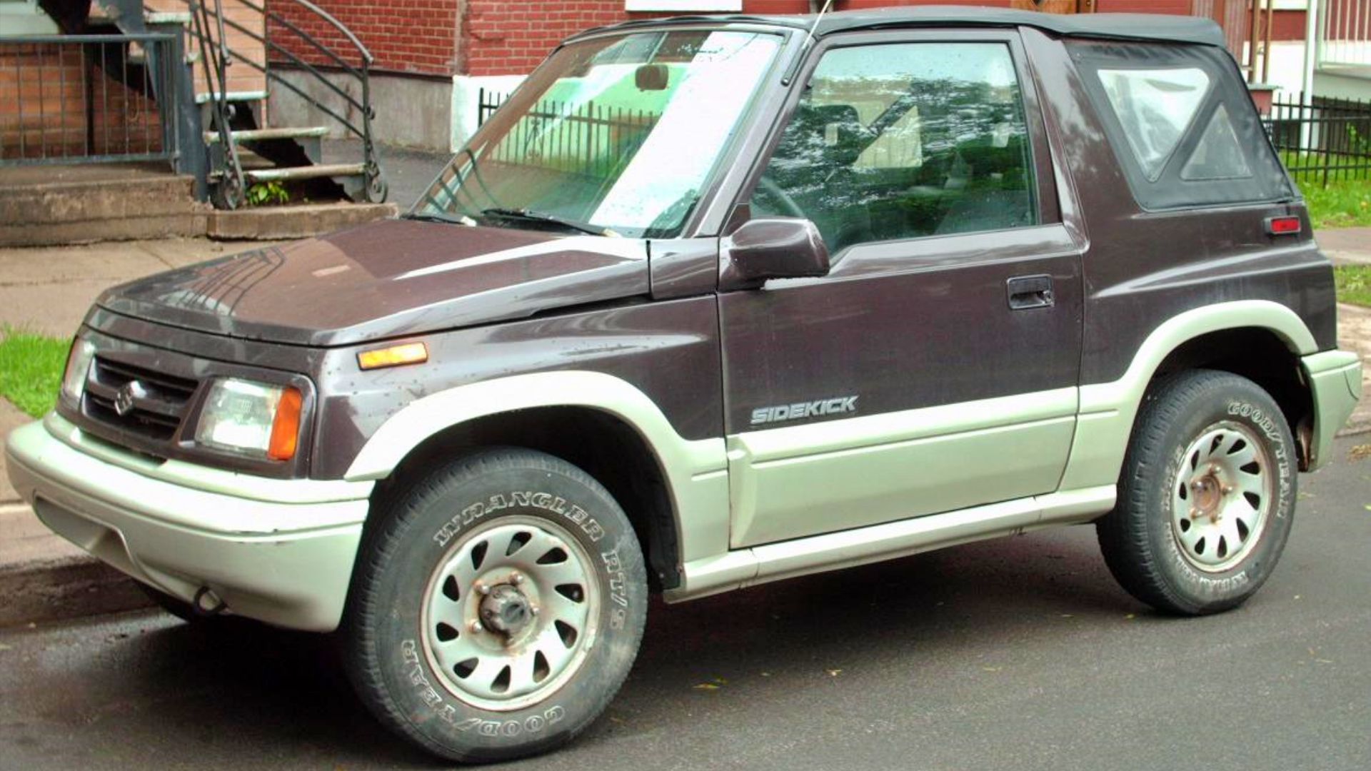 Side Profile 1995 Suzuki Sidekick Convertible 