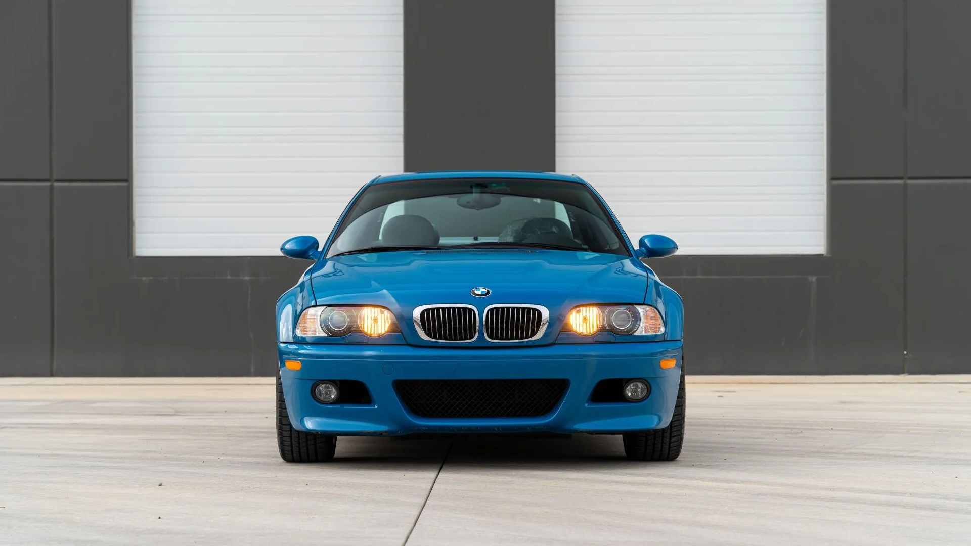 Vista frontal do BMW E46 M3 Coupé 2002