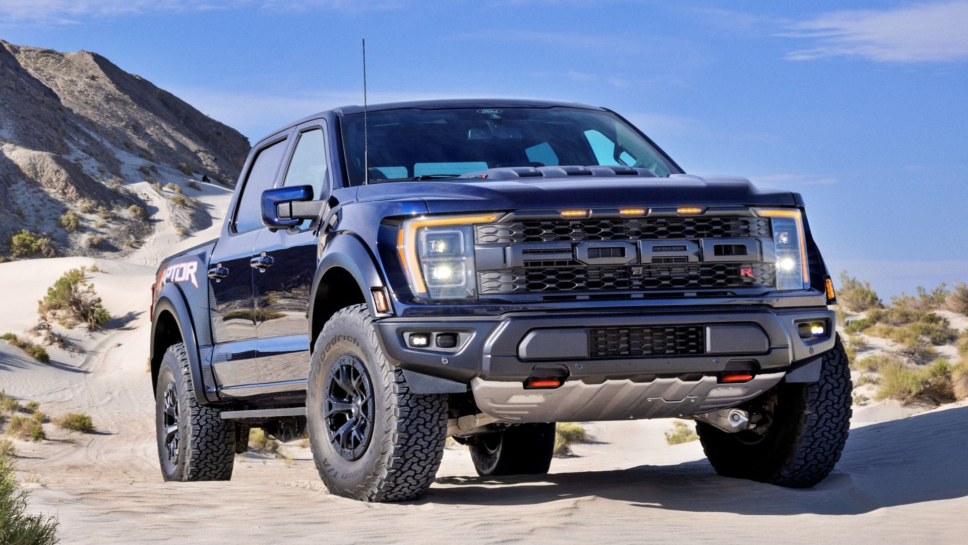 Front Profile 2023 Ford F-150 Raptor R 
