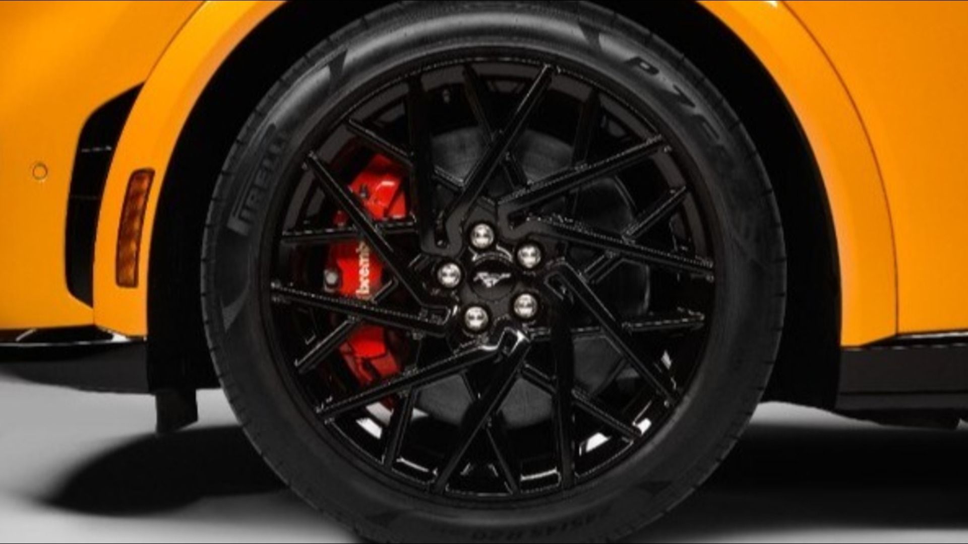 These wheels strike a balance between elegance and sportiness.