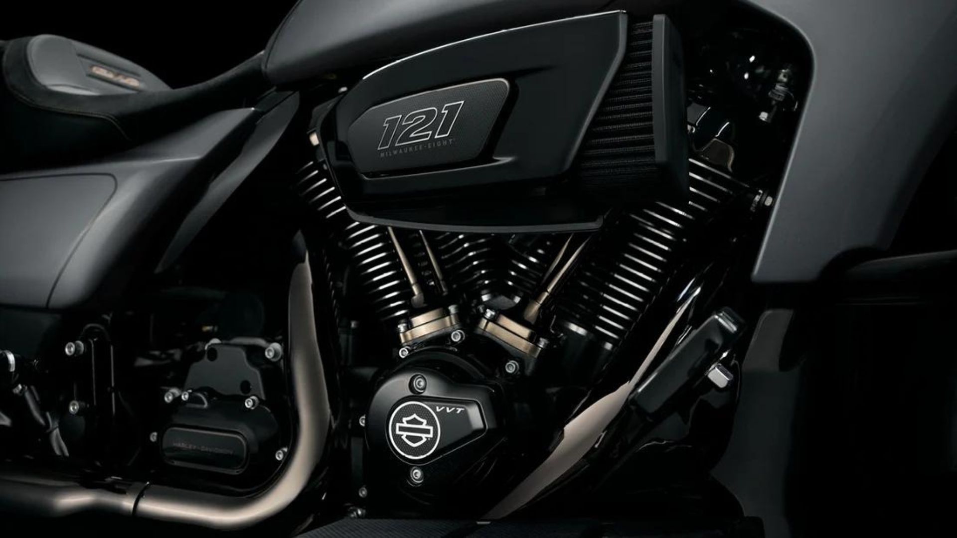 all black Harley-Davidson Milwaukee-Eight VVT 121 engine