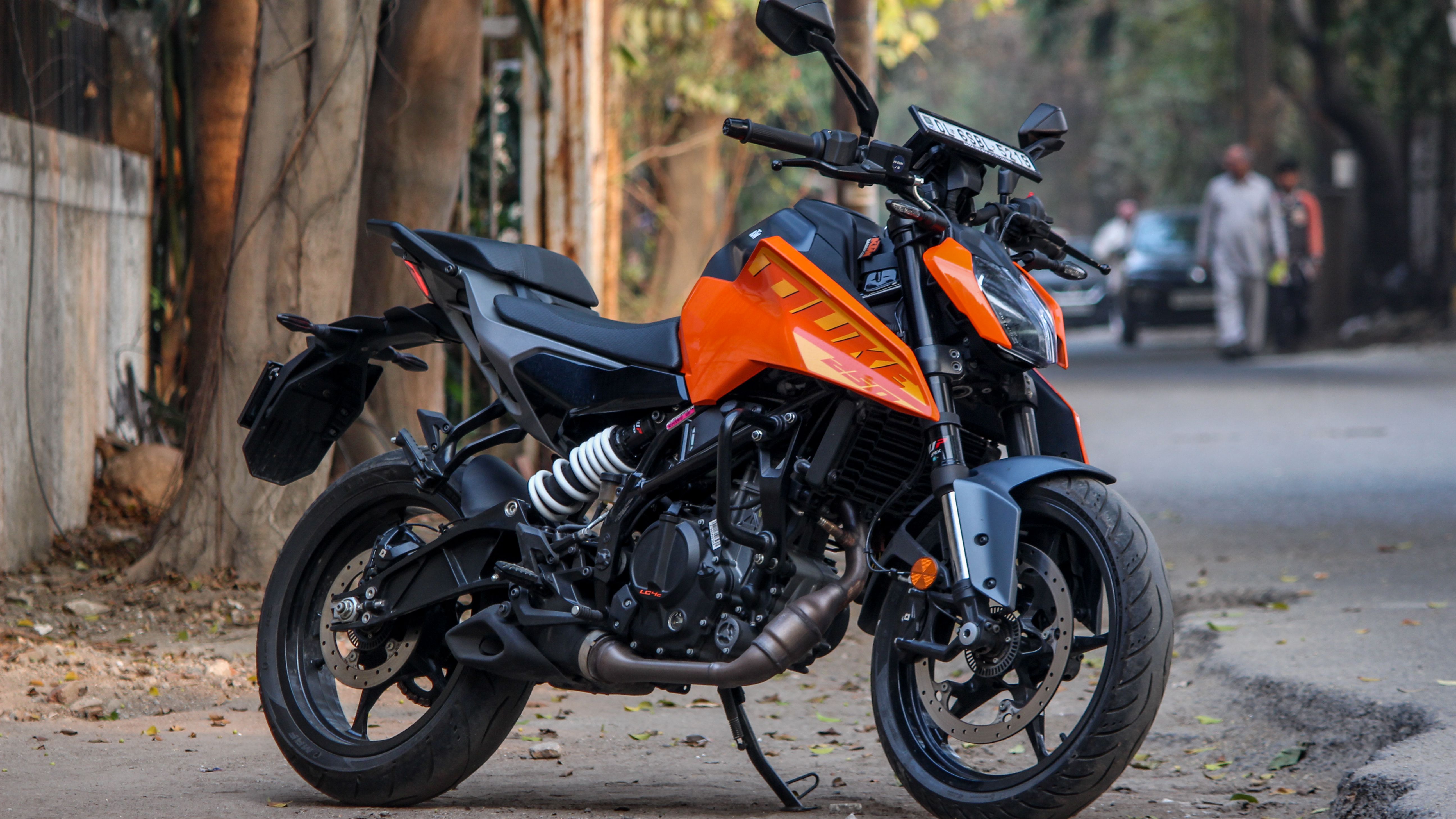 2024 KTM 250 Duke First Ride Review 4