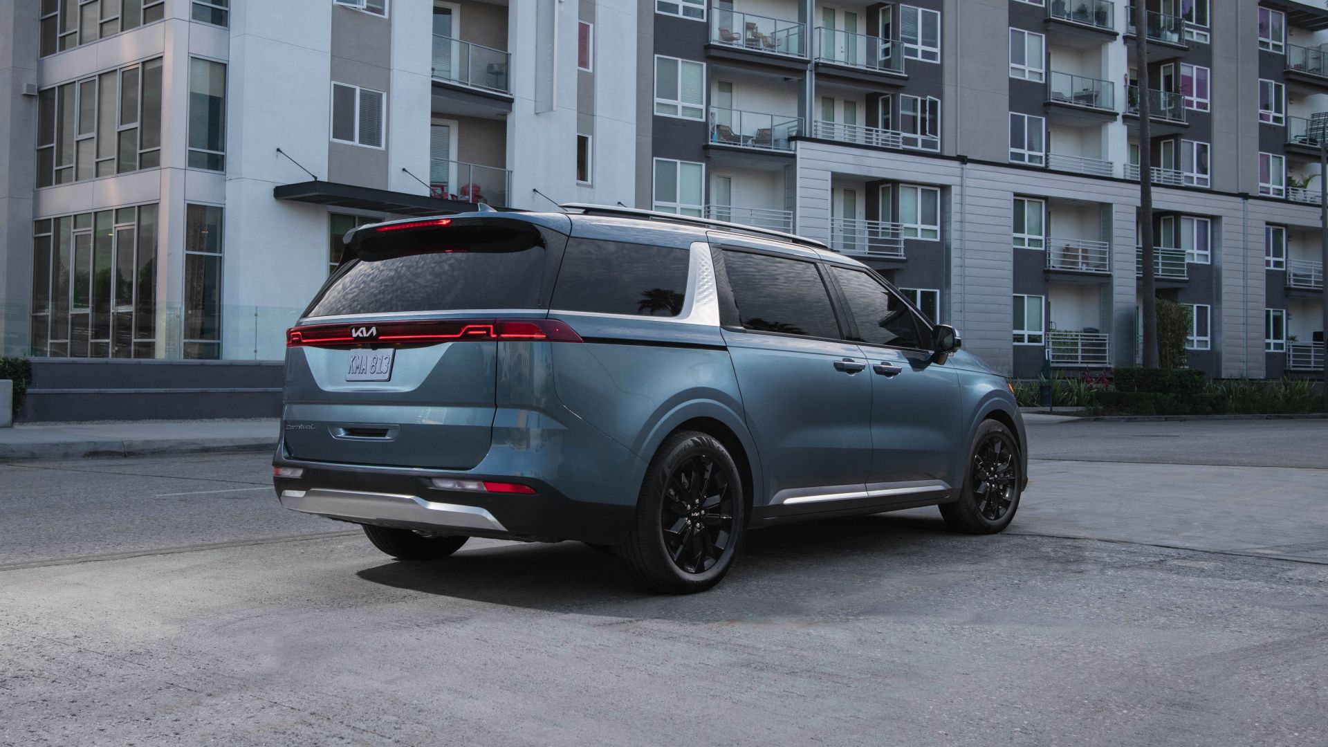 Kia Carnival rear 3/4 shot