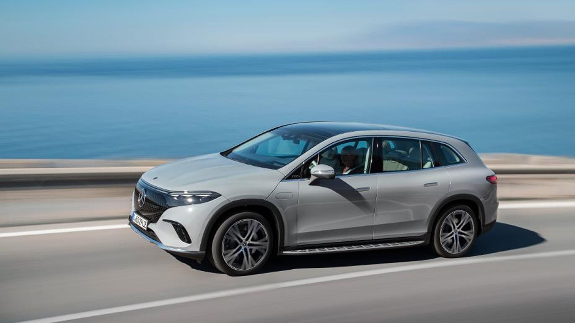 A side view of the 2023 Mercedes-Benz EQS SUV 450 4Matic on the road