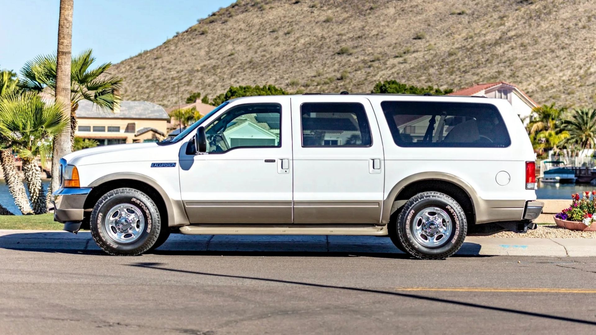 White 2001 Ford Excursion Limited