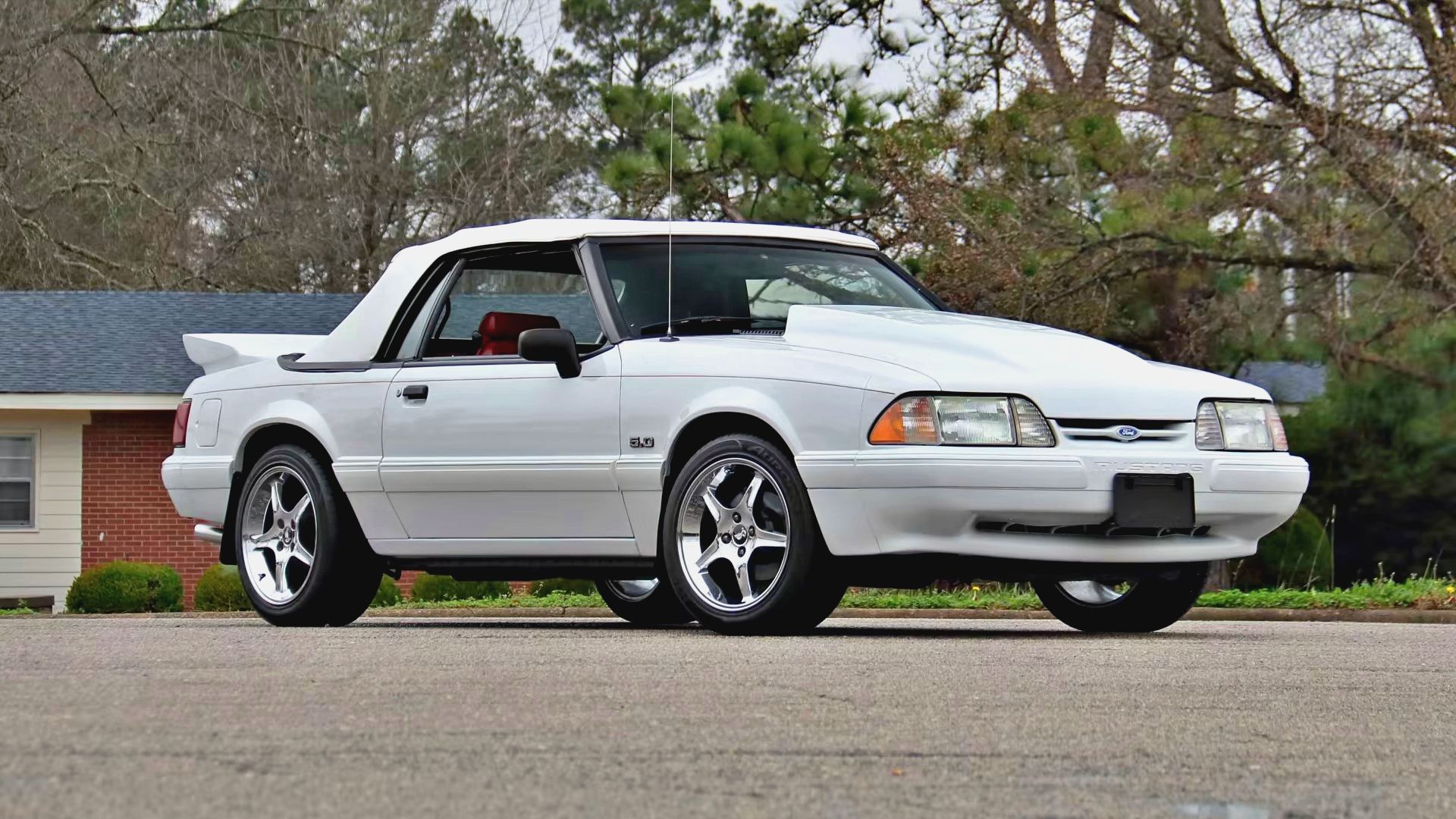 White 1990 Ford Mustang LX