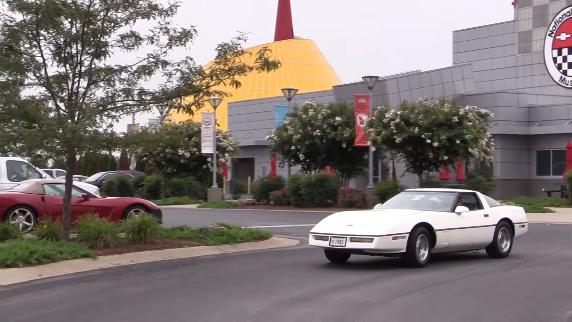 Chevrolet Corvette branco 1983