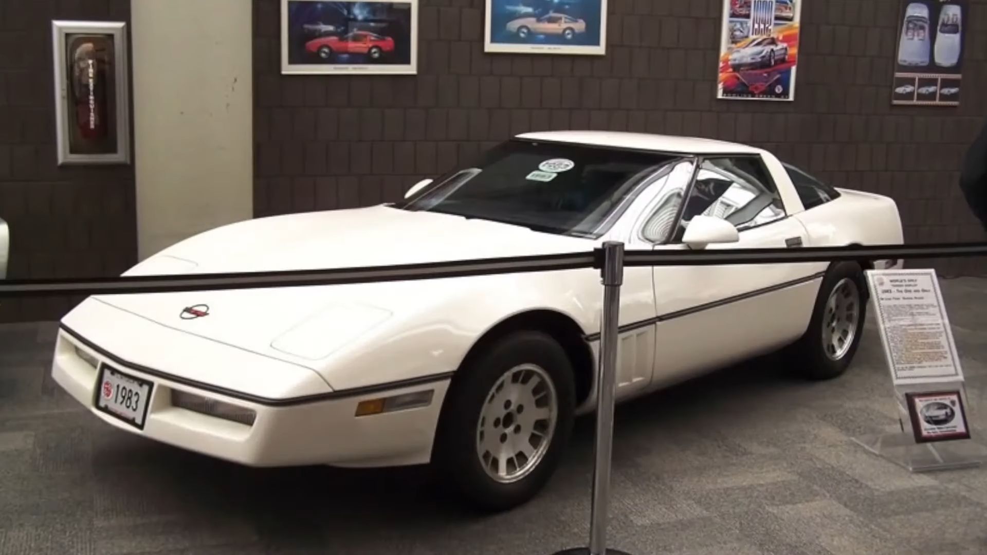 Chevrolet Corvette branco 1983
