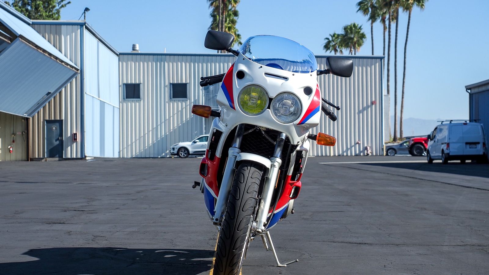1989 Yamaha FZR 600 Genesis front shot