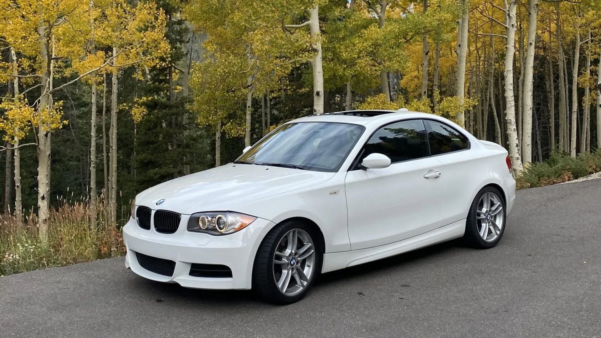 White 2009 BMW 135i Coupe