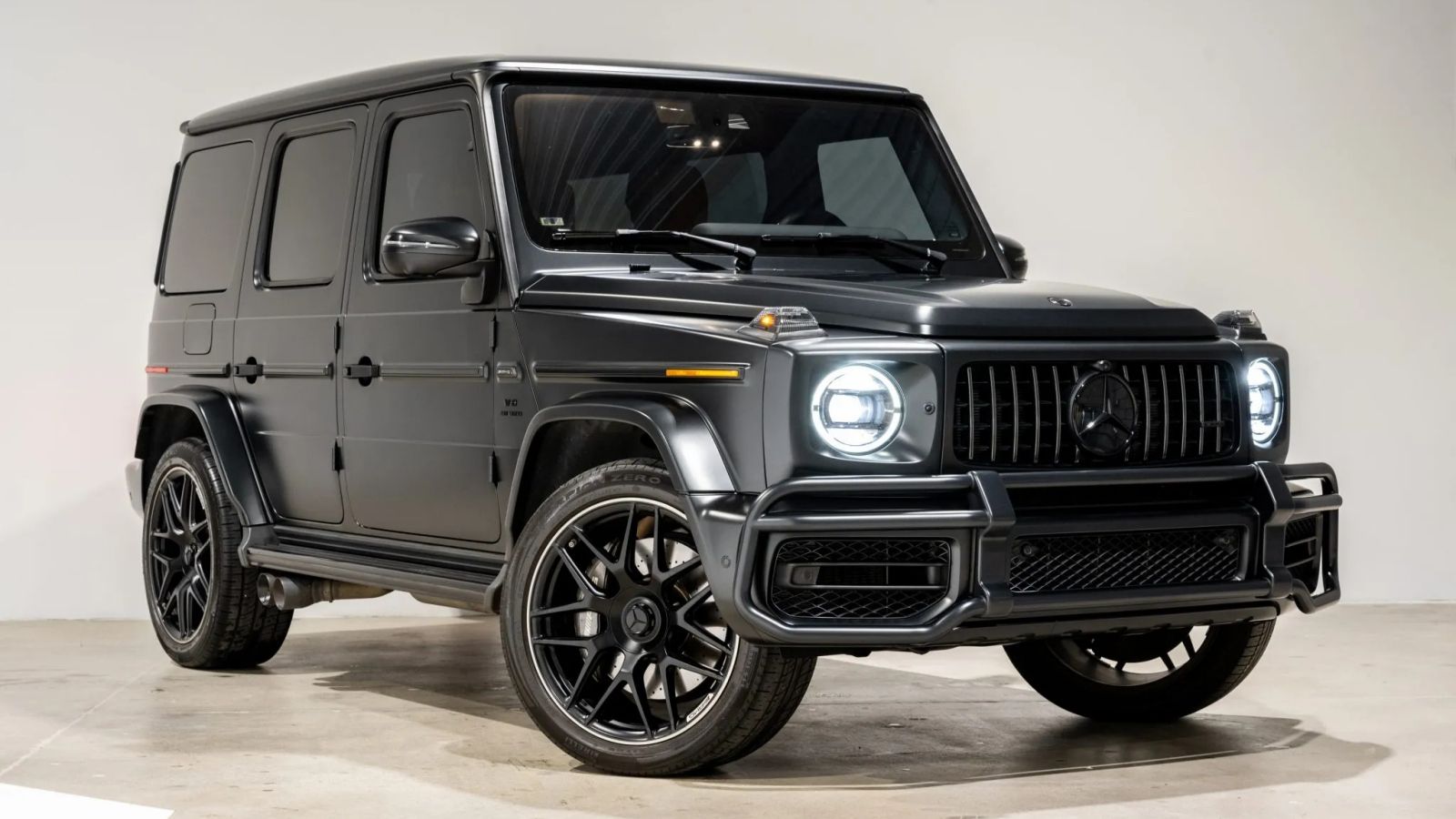 Black Mercedes-Benz G63 AMG