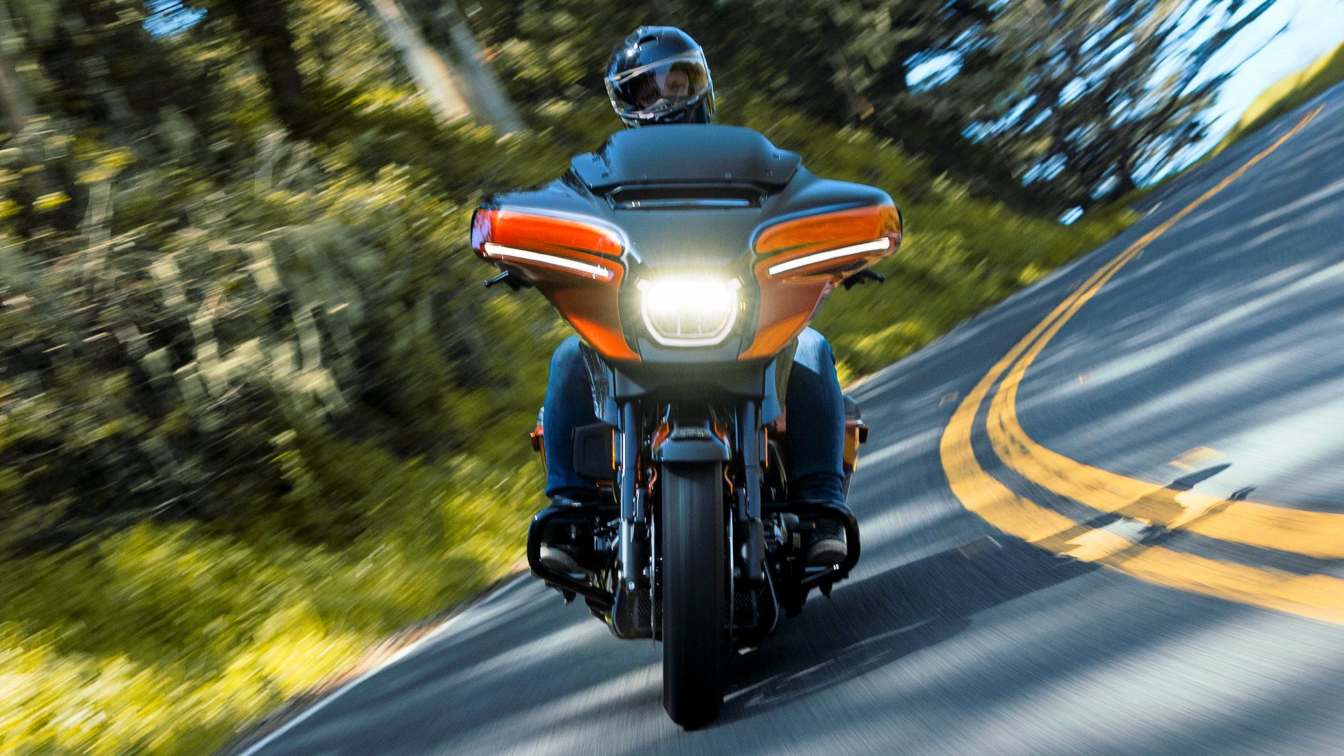 2023 Harley-Davidson CVO Street Glide headon coming out of a curve