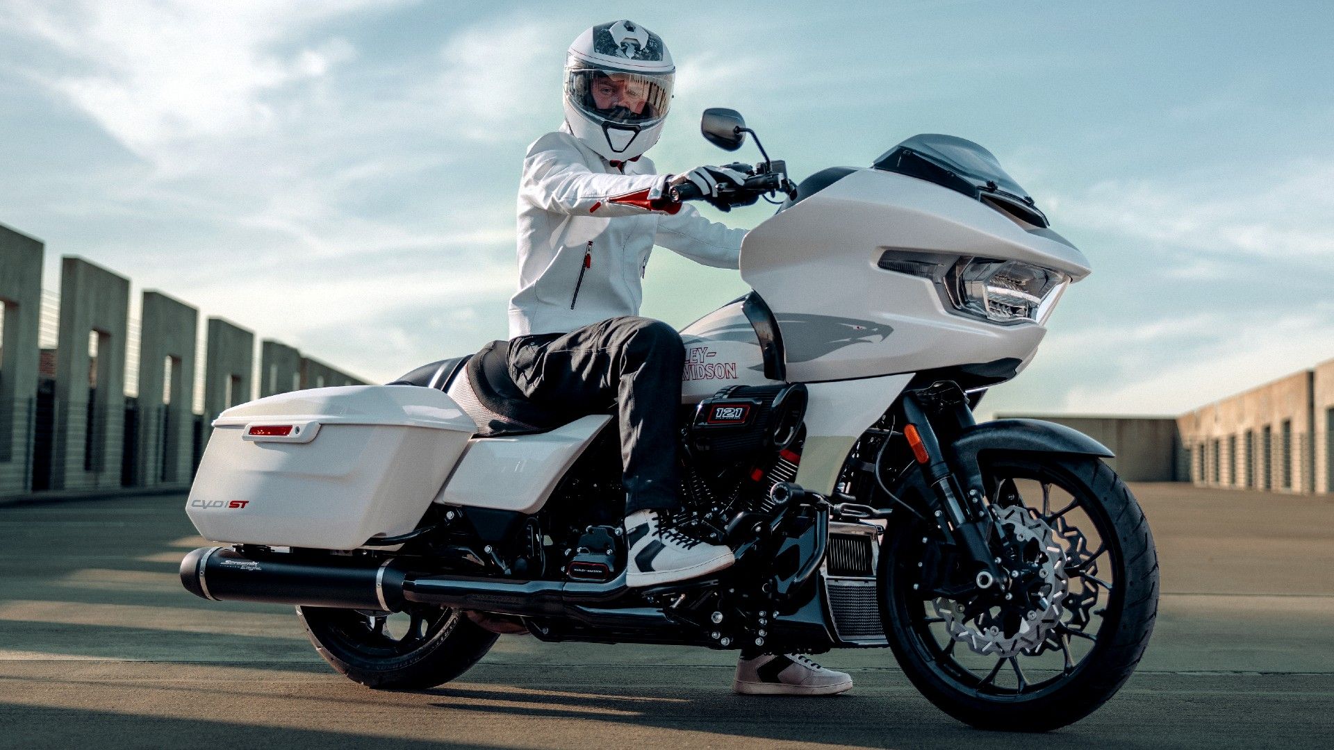 Meet HarleyDavidson’s Fastest Bagger Yet The 2025 CVO Road Glide ST