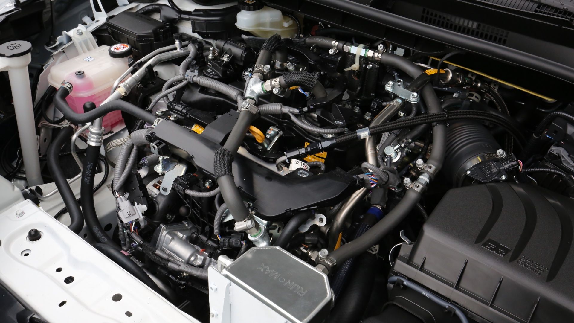 Khoang động cơ Corolla Cross H2