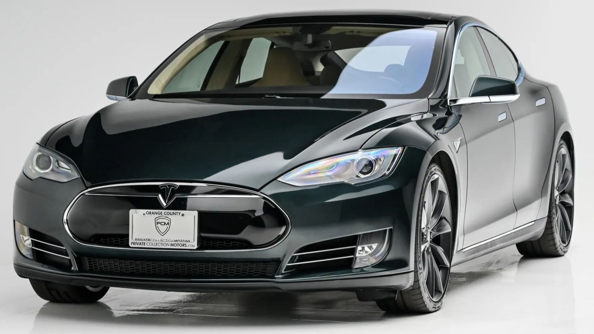 2013 Tesla Model S Base in black.
