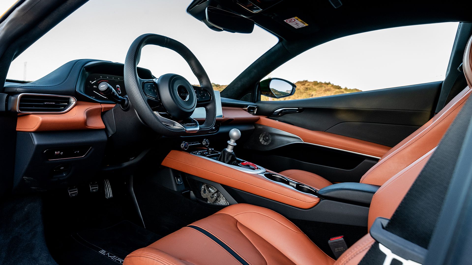 Interior do Lotus Emira 2024