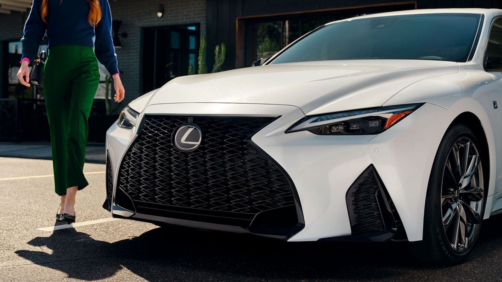 Grade frontal do Lexus IS 2024