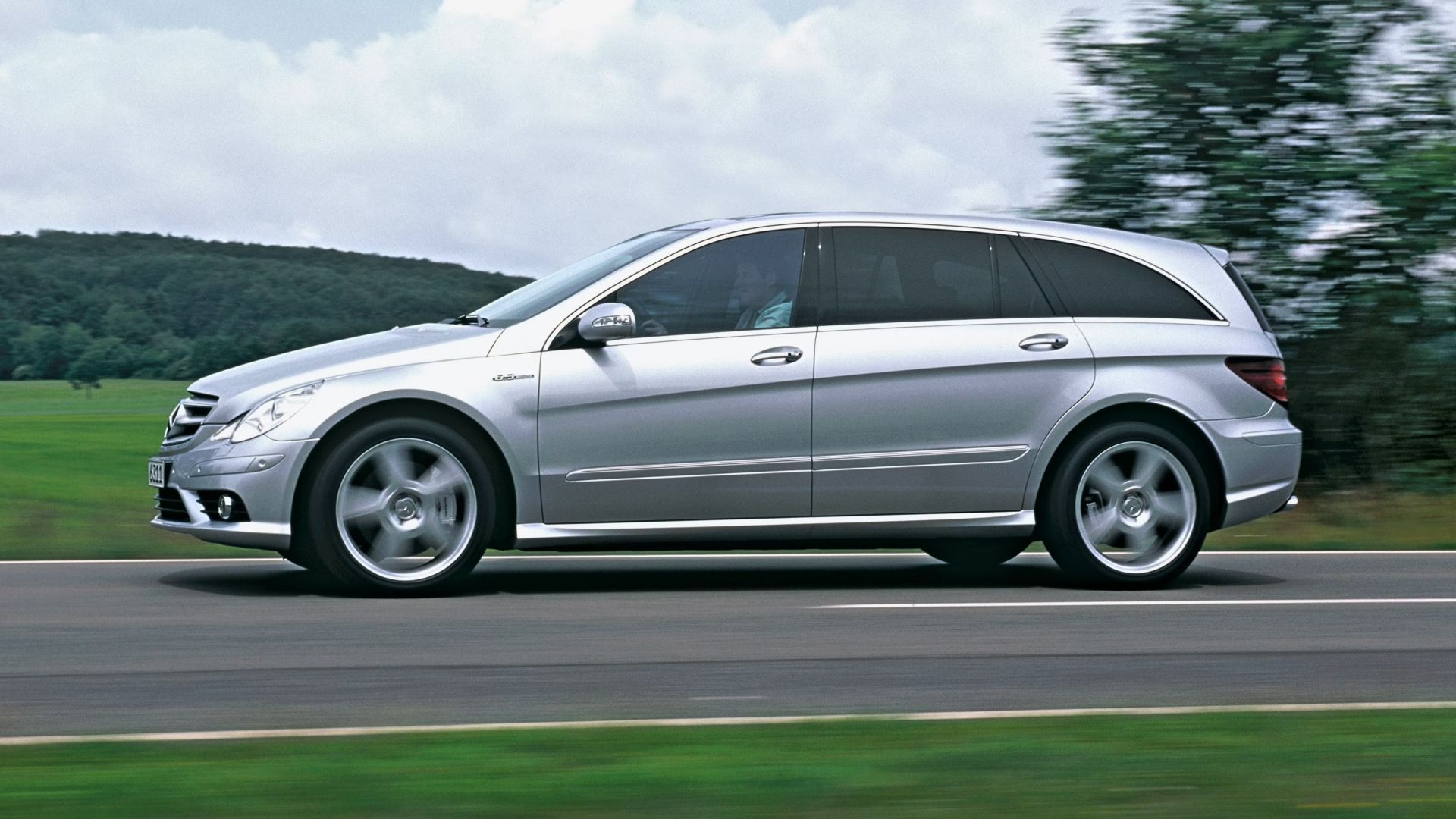 Silver 2007 Mercedes R63 AMG 4MATIC