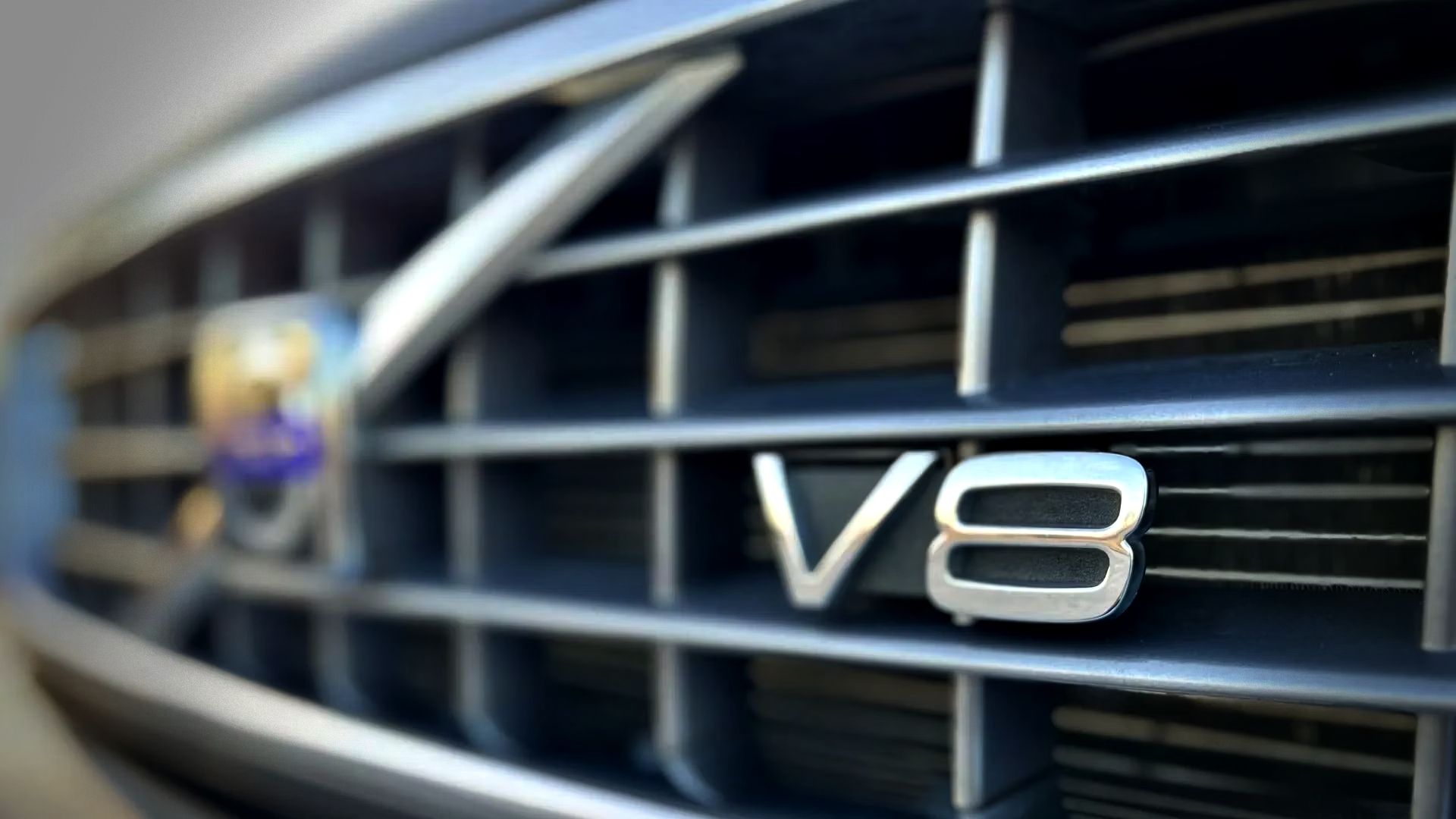 Volvo XC90 V-8