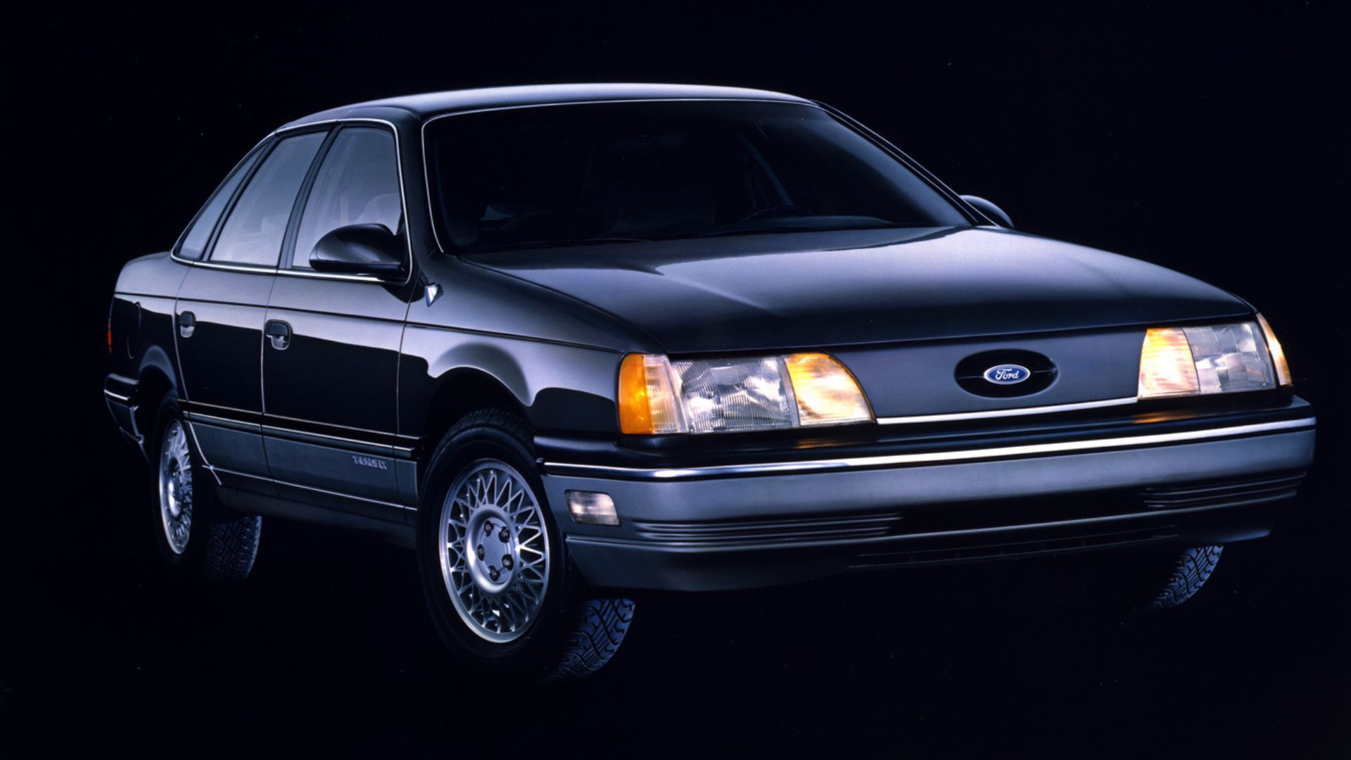 1986 Ford Taurus front three-quarter
