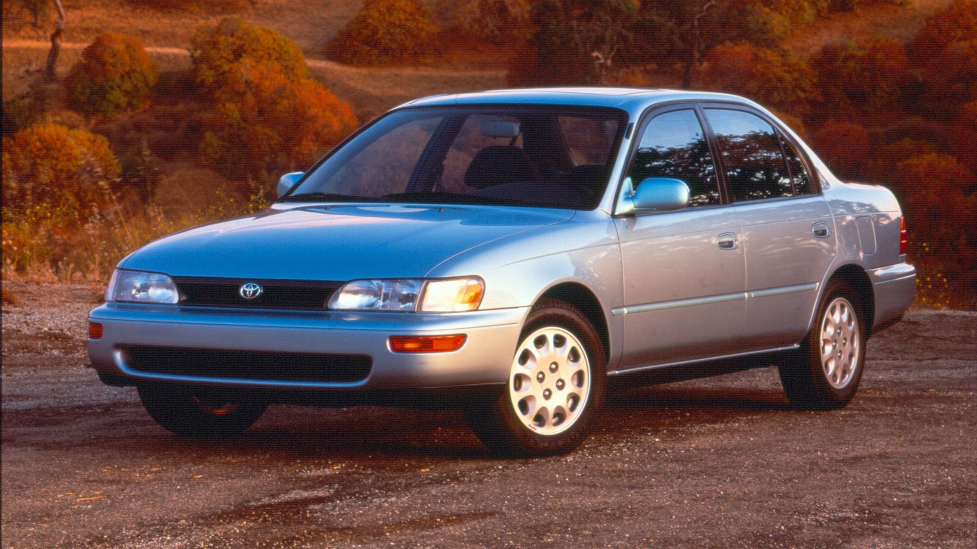 Front 3/4 view of a 1994 Toyota Corolla LE