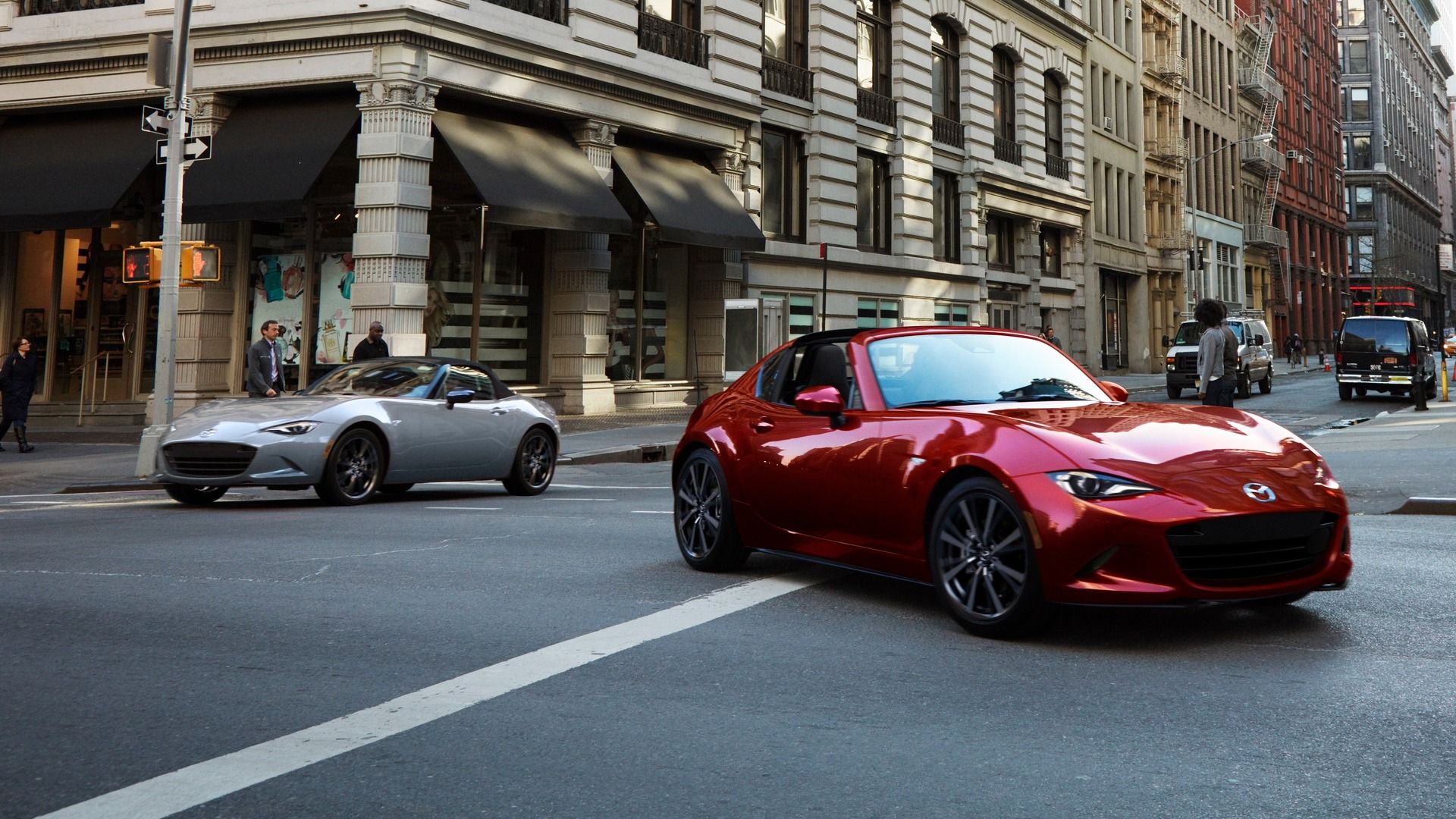 Dois Mazda MX-5 Miatas 2024