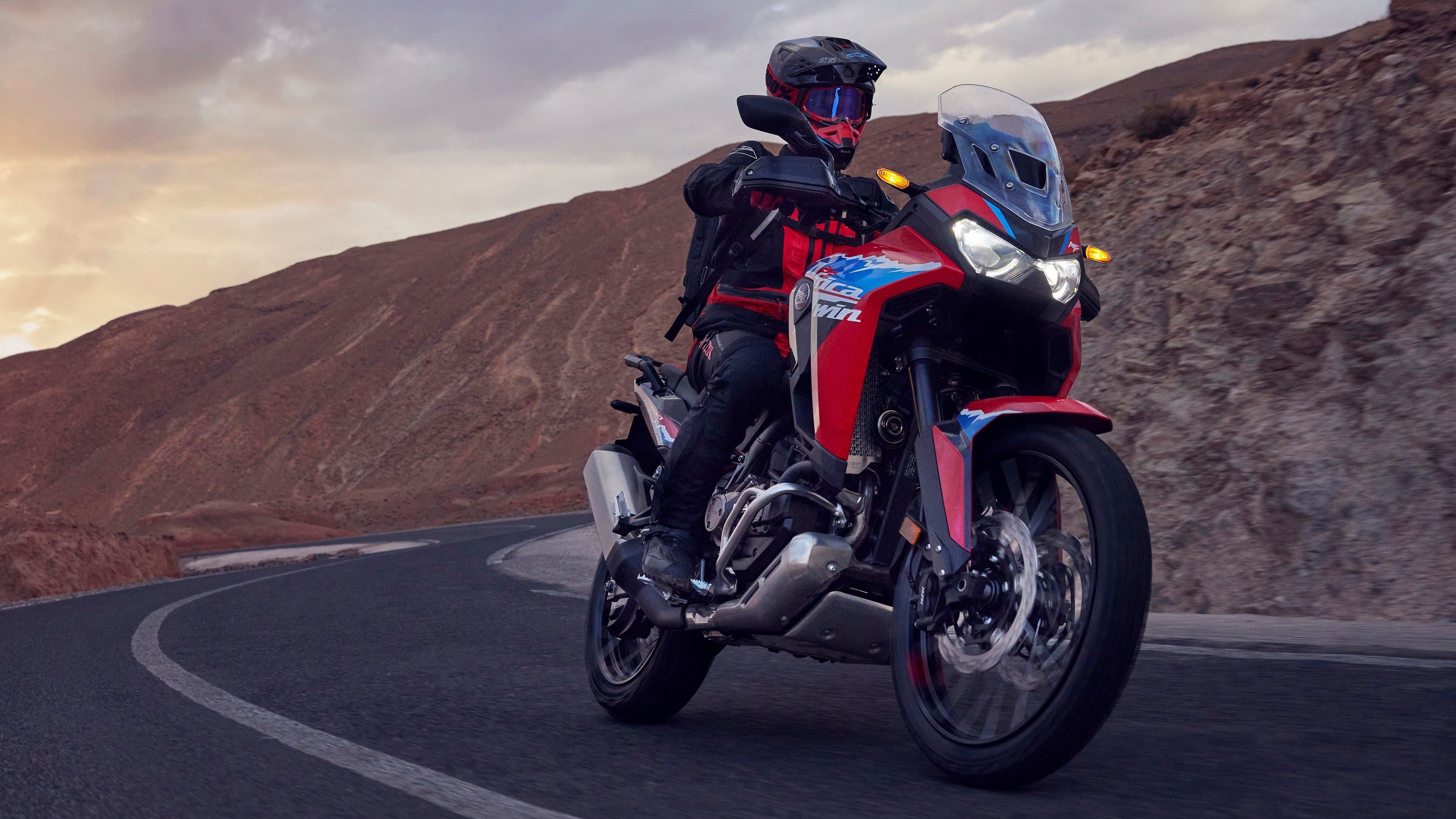DUNDUN ドゥンドゥン　 アフリカン 2024 Honda Africa Twin Launched America; Undercuts The