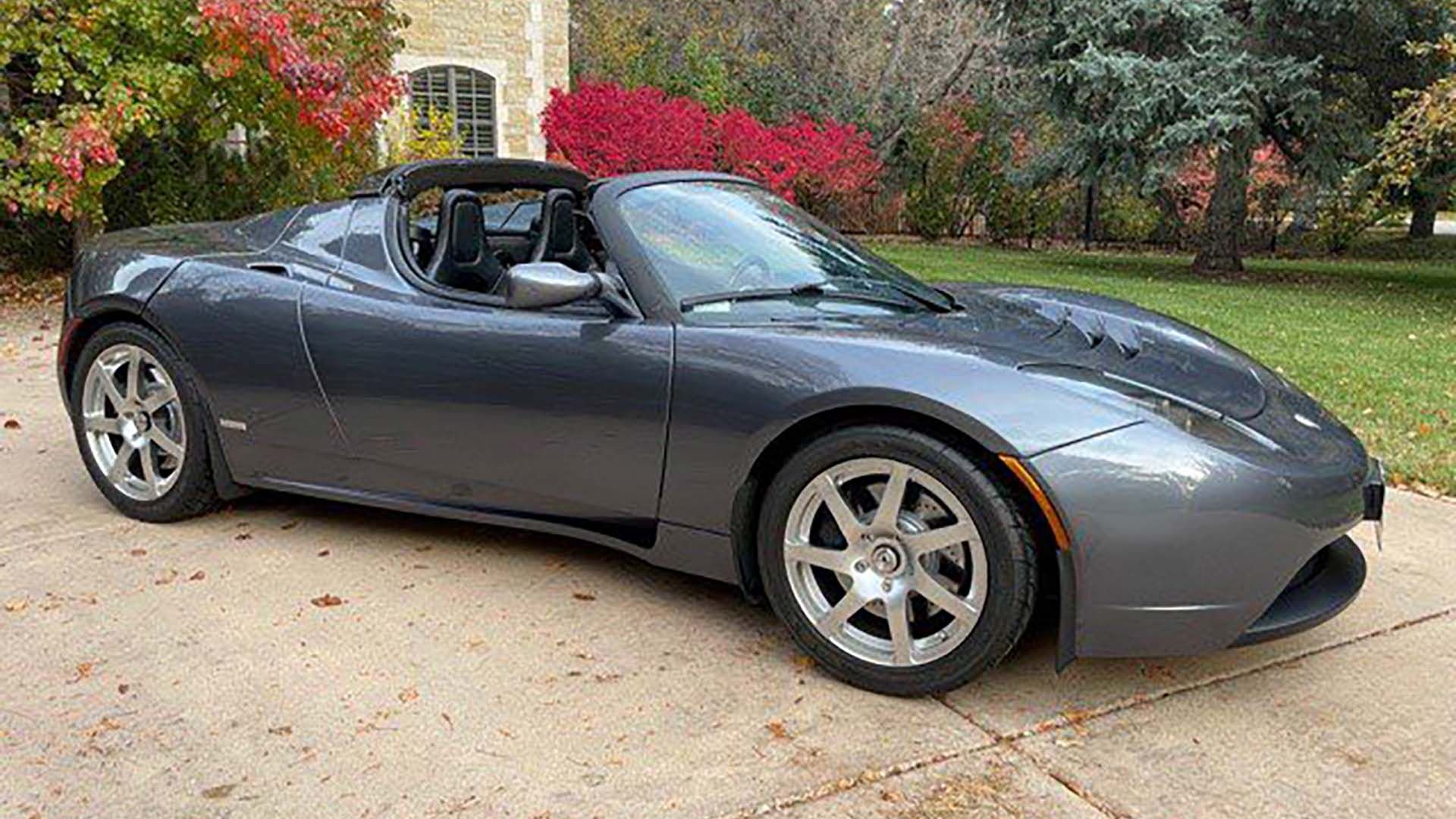 Front 3/4 view of a 2008 Tesla Roadster Signature 100