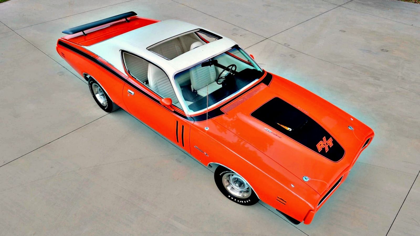 Orange 1971 Dodge Hemi Charger R/T Sunroof