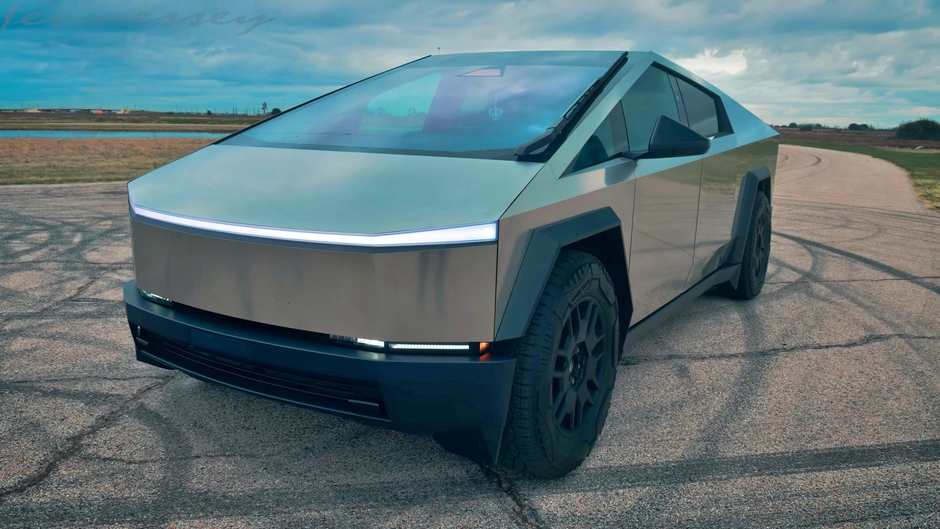 resize_VS--YouTube-C8CorvettevsCYBERTRUCKSuperchargedH700CorvetteUpgradebyHennessey-0’19”