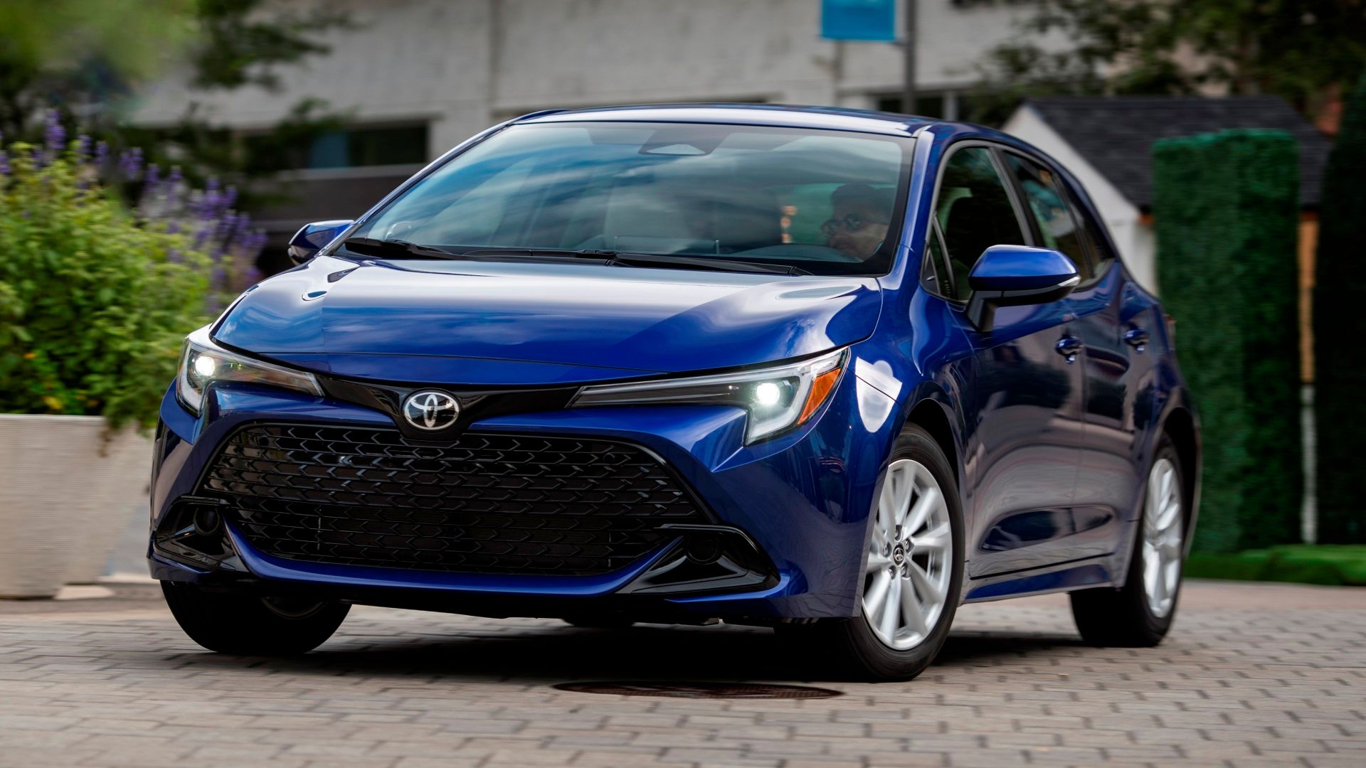 Blue Crush Metallic Corolla Hatchback SE front