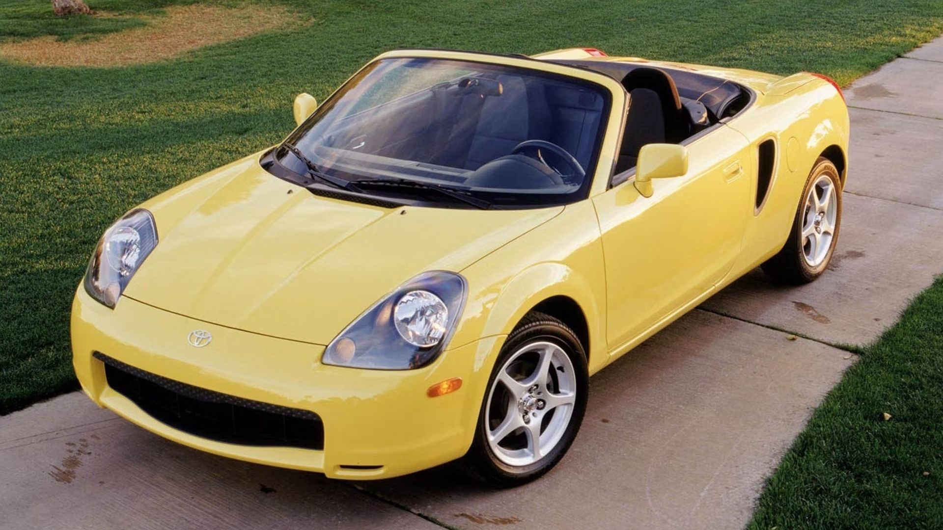 Toyota MR2 Spyder Performance, Price, and Photos