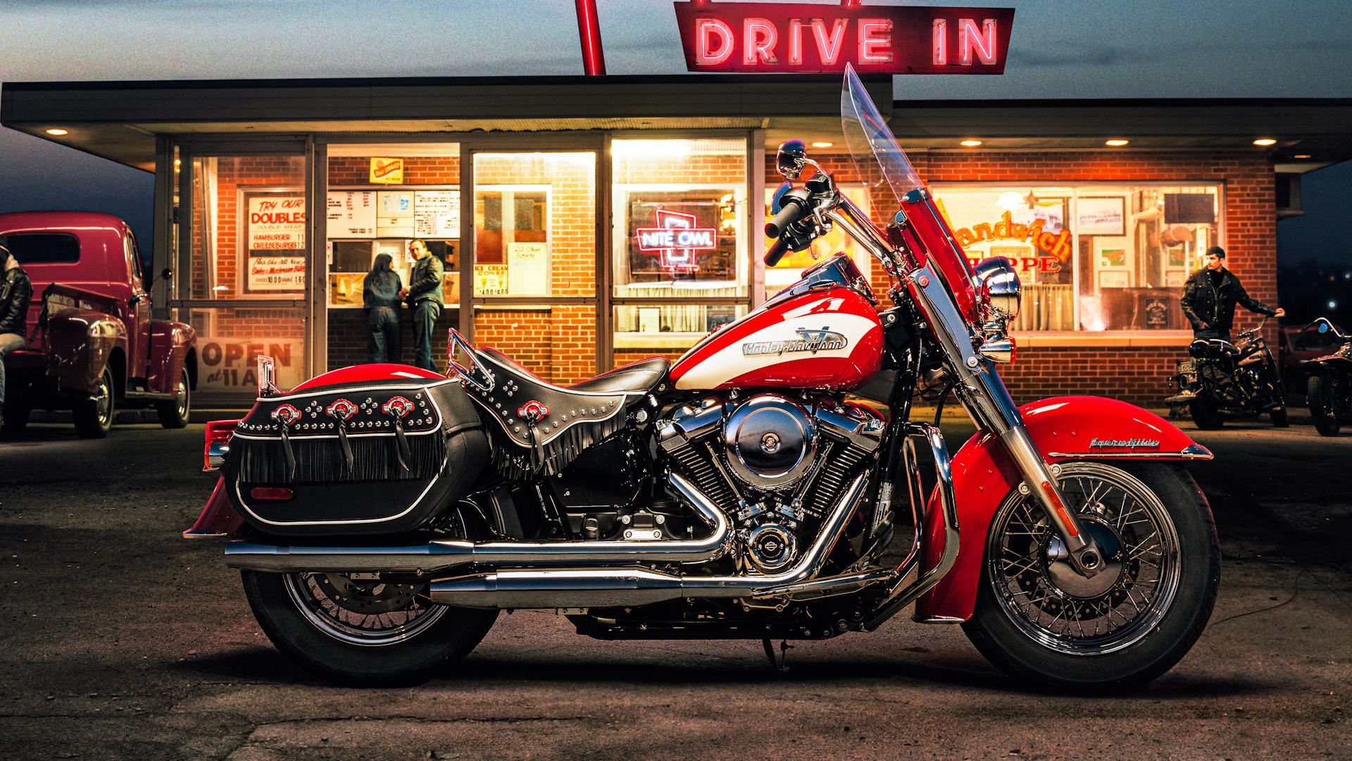 2024 Harley-Davidson Hydra-Glide Revival static profile shot